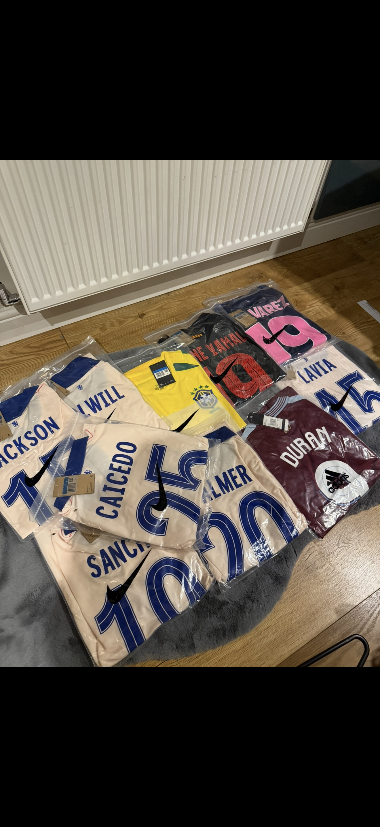 Football shirt supplier